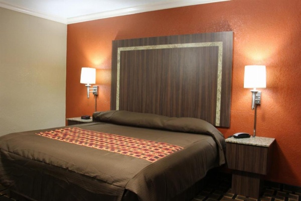 Budget Inn Lake Wales image 27