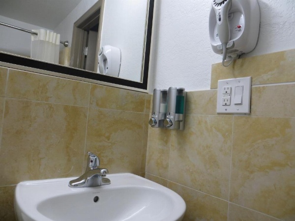 Budget Inn Lake Wales image 28