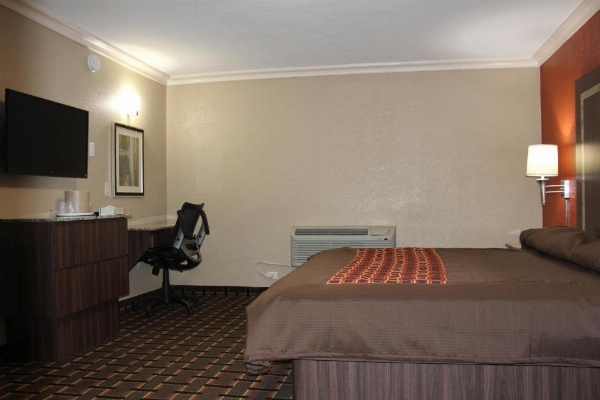 Budget Inn Lake Wales image 33